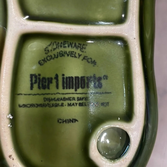 Pier 1 Import Frog Salt and Pepper Shakers on a  lily pad - Picture 5 of 5